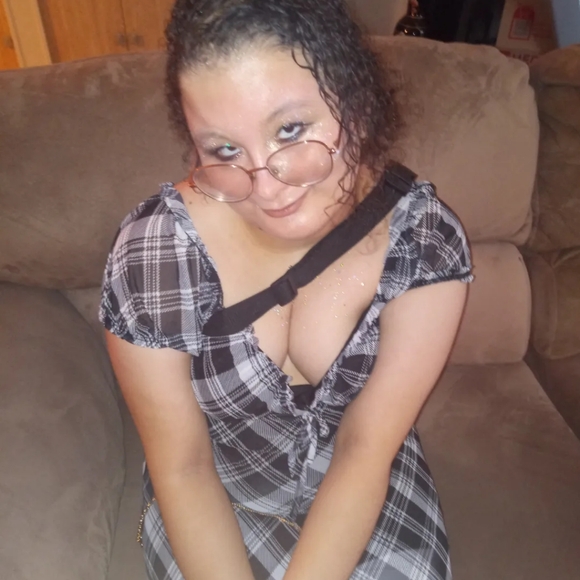 Meet your Posher, Jade - Picture 2 of 4